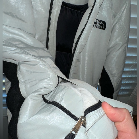 The North Face Puffer Jacket - Picture 6 of 9